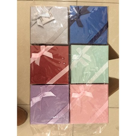 CAJA CUADRADA CON LAZO 12/U